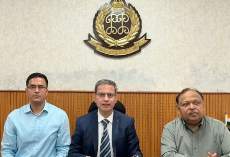 Chandigarh BJP Office Attack : चंडीगढ़ BJP ऑफिस अटैक: ISI साजिश का खुलासा, जर्मनी-पुर्तगाल से चल रहा था नेटवर्क, 5 आरोपी गिरफ्तार Chandigarh BJP Office Attack : चंडीगढ़ BJP ऑफिस अटैक: ISI साजिश का खुलासा, जर्मनी-पुर्तगाल से चल रहा था नेटवर्क, 5 आरोपी गिरफ्तार