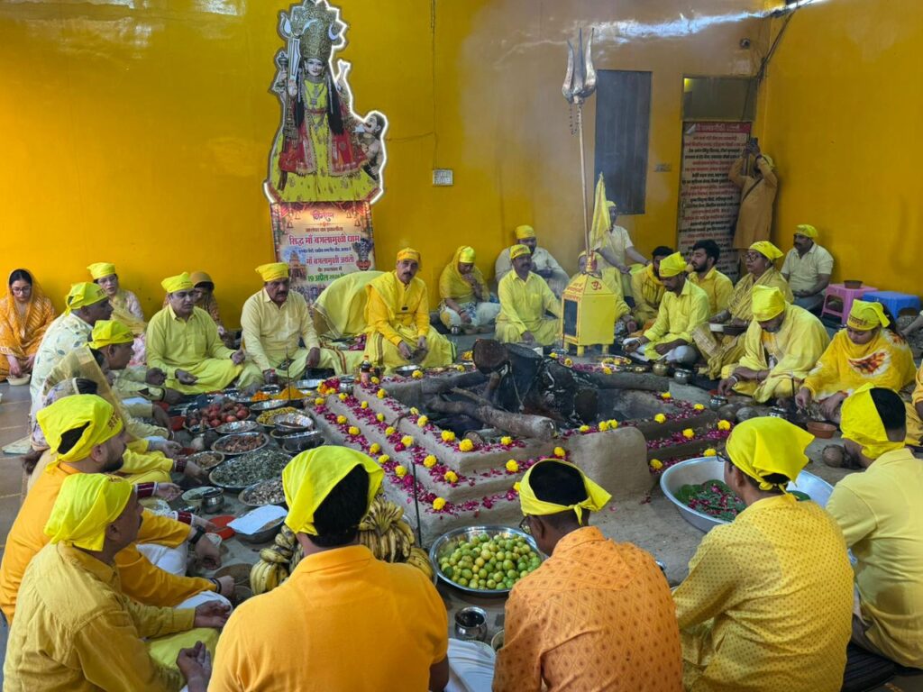 Maa Baglamukhi Dham Hawan : युवावस्था ही है अध्यात्म का सही समय-नवजीत भारद्वाज 2 WhatsApp Image 2026 04 16 at 3.03.28 PM WhatsApp Image 2026 04 16 at 3.03.28 PM Maa Baglamukhi Dham Hawan