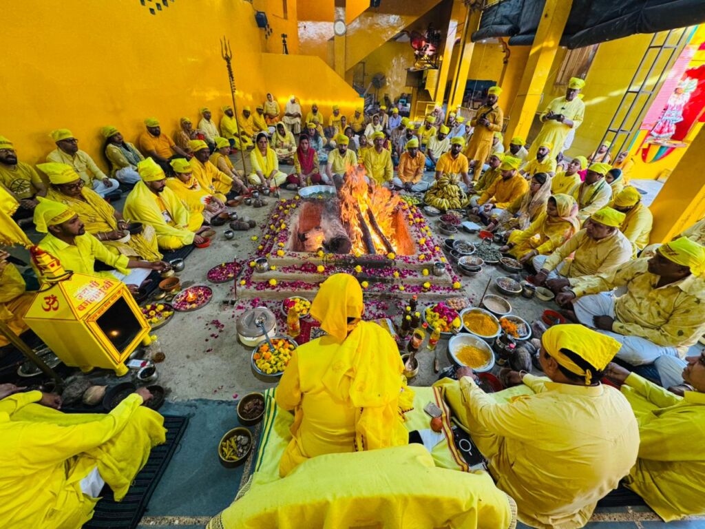 Maa Baglamukhi Dham Hawan : युवावस्था ही है अध्यात्म का सही समय-नवजीत भारद्वाज 3 WhatsApp Image 2026 04 16 at 3.03.28 PM1 WhatsApp Image 2026 04 16 at 3.03.28 PM1 Maa Baglamukhi Dham Hawan