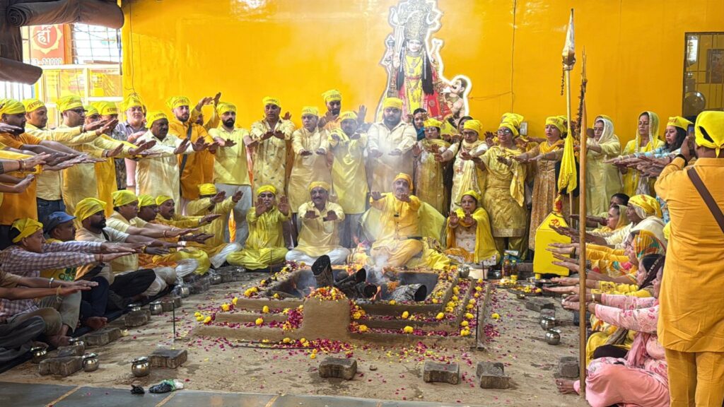 Maa Baglamukhi Dham Hawan : युवावस्था ही है अध्यात्म का सही समय-नवजीत भारद्वाज 7 WhatsApp Image 2026 04 16 at 3.03.31 PM WhatsApp Image 2026 04 16 at 3.03.31 PM Maa Baglamukhi Dham Hawan