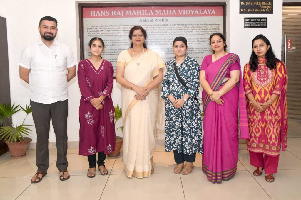 Girls Shine in University Exams : HMV की छात्राओं ने यूनिवर्सिटी परीक्षाओं में किया उत्कृष्ट प्रदर्शन