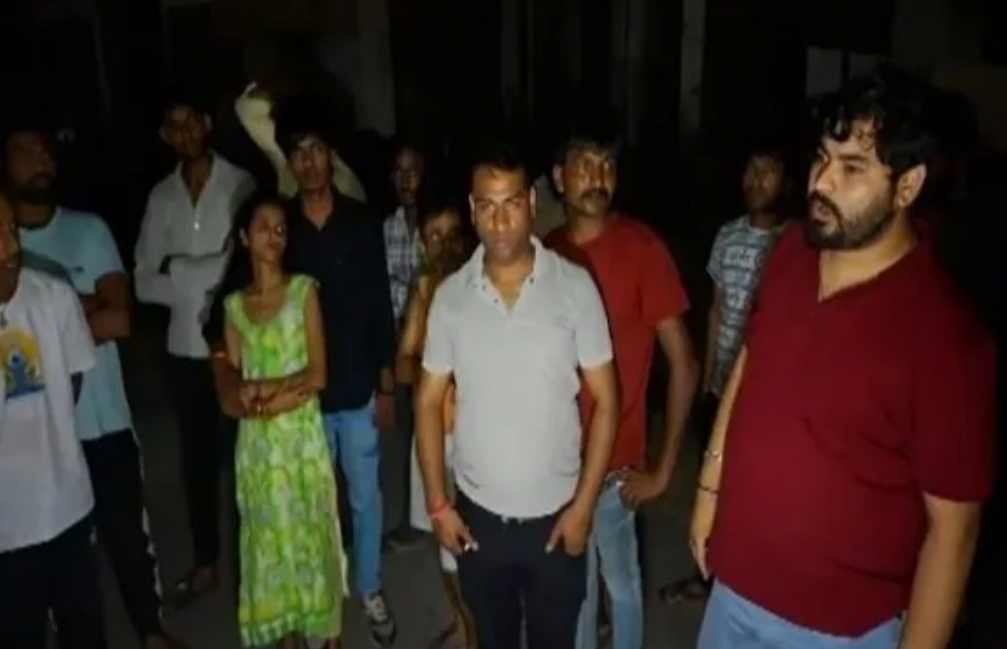 Sonipat Triple Murder : ट्रिपल मर्डर से सनसनी! अवैध संबंधों का विरोध करने पर पति-पत्नी समेत 3 लोगों को उतारा मौत के घाट Sonipat Triple Murder : ट्रिपल मर्डर से सनसनी! अवैध संबंधों का विरोध करने पर पति-पत्नी समेत 3 लोगों को उतारा मौत के घाट
