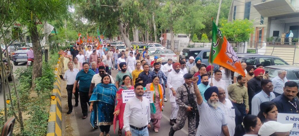 BJP Protest March Against Punjab Govt. : भाजपा ने भगवंत मान पंजाब सरकार के खिलाफ सुशील शर्मा के नेतृत्व मे विशाल रोष मार्च निकाला 3 WhatsApp Image 2026 05 08 at 4.24.50 PM WhatsApp Image 2026 05 08 at 4.24.50 PM BJP Protest March Against Punjab Govt.