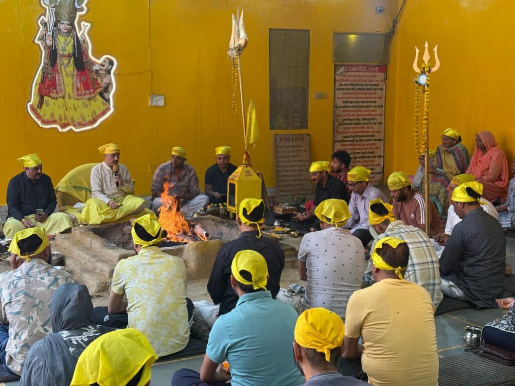 Shani Dev Maharaj Hawan : कठोर वाणी इंसान के जीवन को भी बना देती है कठोर-नवजीत भारद्वाज 2 WhatsApp Image 2026 05 09 at 4.29.05 PM WhatsApp Image 2026 05 09 at 4.29.05 PM Shani Dev Maharaj Hawan