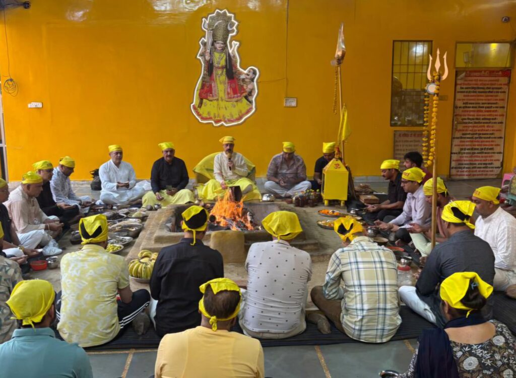 Shani Dev Maharaj Hawan : कठोर वाणी इंसान के जीवन को भी बना देती है कठोर-नवजीत भारद्वाज 3 WhatsApp Image 2026 05 09 at 4.29.06 PM WhatsApp Image 2026 05 09 at 4.29.06 PM Shani Dev Maharaj Hawan