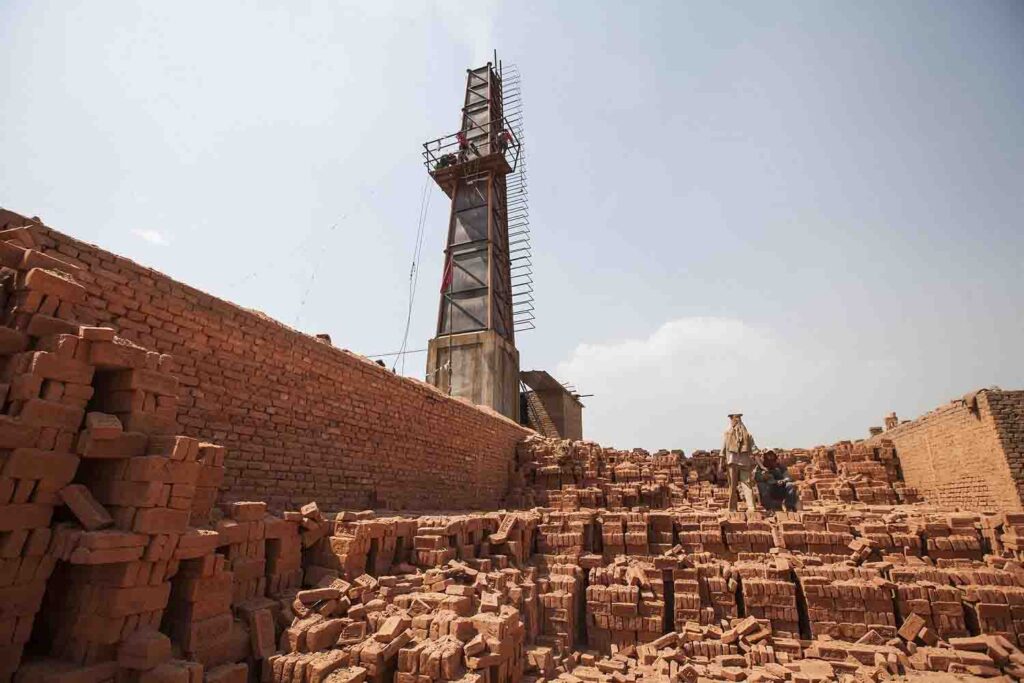 Brick Kiln Industry Crisis : महंगाई की नई मार! घर बनाना होगा और महंगा, जानिए वजह