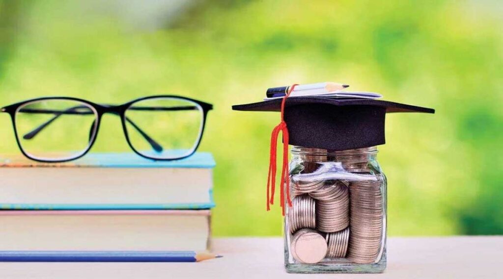 Education Loan : पढ़ाई के लिए चाहिए लोन? जानिए कौन सा बैंक दे रहा सबसे सस्ता Education Loan