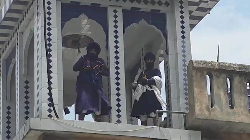 Hemkund Sahib Nihang Sikh Dispute : हेमकुंड यात्रा के बीच बड़ा विवाद: गुरुद्वारे में हंगामा, बंधक बनाए जाने का आरोप, सरकार ने शुरू कराई जांच Hemkund Sahib Nihang Sikh Dispute : हेमकुंड यात्रा के बीच बड़ा विवाद: गुरुद्वारे में हंगामा, बंधक बनाए जाने का आरोप, सरकार ने शुरू कराई जांच