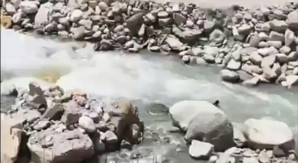 Manikaran Parvati River Accident : सेल्फी और फोटो के चक्कर में मौत को दी दावत! मणिकरण में पार्वती नदी में बहा परिवार