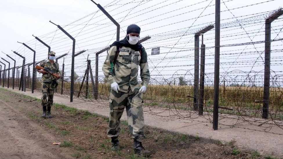 India Pakistan Border Tension : भारत-पाक तनाव फिर बढ़ा! सीमा पर पाकिस्तानी गतिविधियां तेज, जल विवाद के बीच युद्ध जैसी बयानबाजी India Pakistan Border Tension : भारत-पाक तनाव फिर बढ़ा! सीमा पर पाकिस्तानी गतिविधियां तेज, जल विवाद के बीच युद्ध जैसी बयानबाजी
