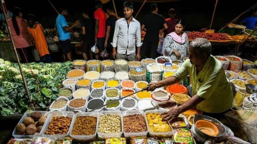 Inflation Impact on ₹100 in India : महंगाई ने घटाई पैसों की ताकत! 2016 के 100 रुपये आज कितने के बराबर, जानिए आपकी जेब पर कितना पड़ा असर Inflation Impact on ₹100 in India : महंगाई ने घटाई पैसों की ताकत! 2016 के 100 रुपये आज कितने के बराबर, जानिए आपकी जेब पर कितना पड़ा असर