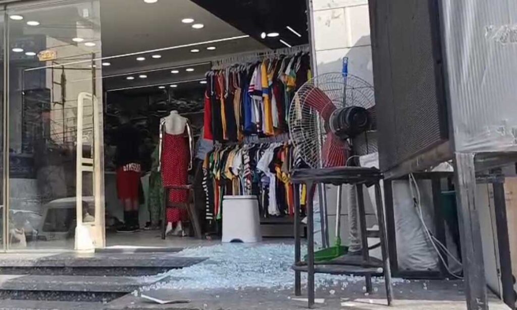 Jalandhar BMS Showroom Firing : जालंधर में दिनदहाड़े फायरिंग से दहशत! मशहूर शोरूम पर बरसाईं गोलियां, CCTV में कैद हुए हमलावर