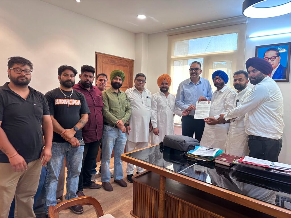 Jalandhar Sewerage Problem : आधे घंटे की बारिश में डूबा जालंधर! विपक्षी नेता मनजीत सिंह टीटू ने नगर निगम पर साधा निशाना