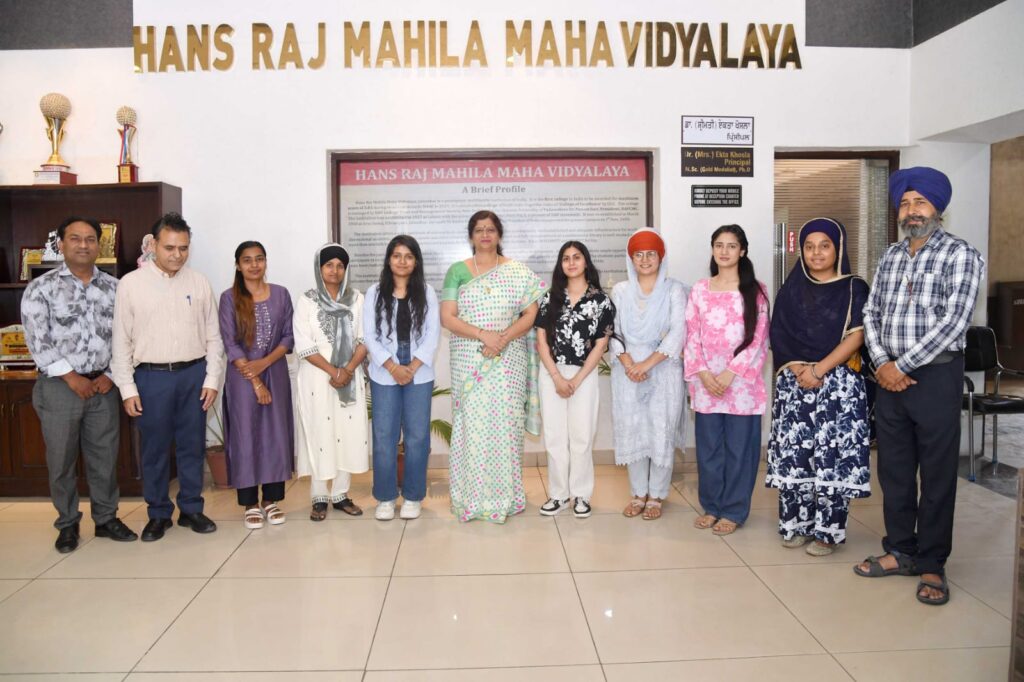 M.A. Music Vocal Semester I : HMV की म्यूजिक़ वोकल की छात्राओं ने गुरु नानक देव यूनिवर्सिटी की परीक्षाओं में शानदार प्रदर्शन कर संस्थान का नाम किया रोशन