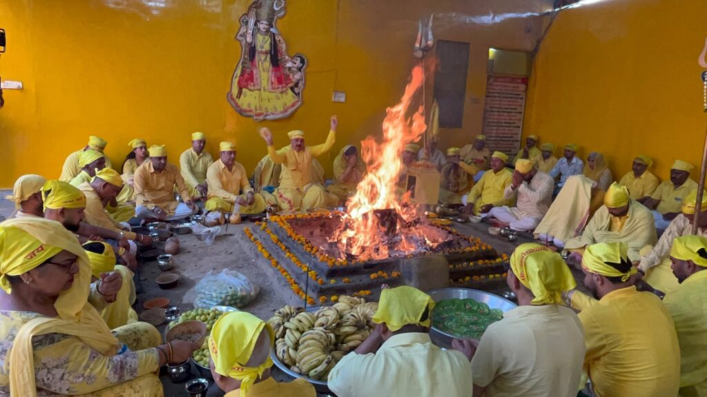 Maa Baglamukhi Hawan : अहंकार कहता है ‘मैं’, भक्ति कहती है ‘सब तू ही तू’- नवजीत भारद्वाज