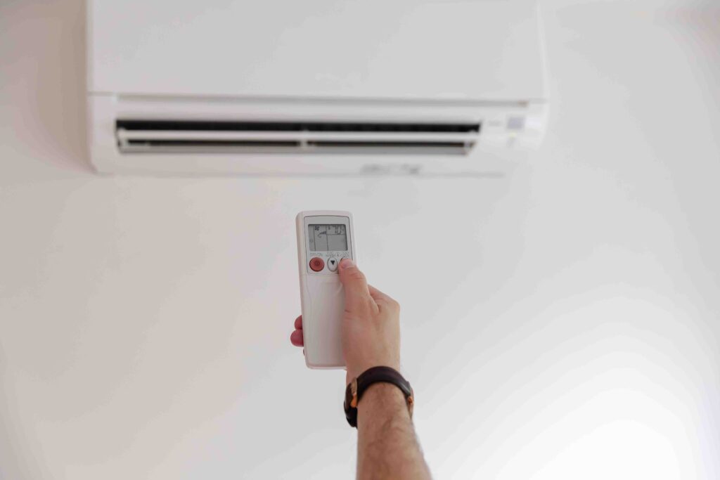 Turn off AC Tips : AC बंद करने का सही तरीका क्या है? आपकी एक गलती बढ़ा सकती है बिजली बिल और घटा सकती है मशीन की उम्र