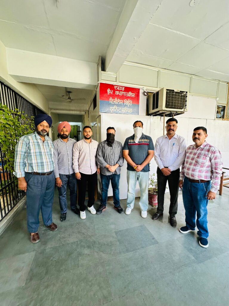 Vigilance Bureau Bribery Case : पंजाब विजिलेंस का बड़ा एक्शन! 70 हजार और 50 हजार रुपये रिश्वत लेते इंस्पेक्टर व जूनियर ऑडिटर गिरफ्तार
