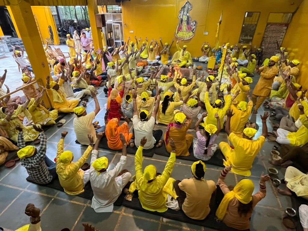 Maa Baglamukhi Havan : अभाव ही इंसान को विधाता के करीब लाता है : नवजीत भारद्वाज