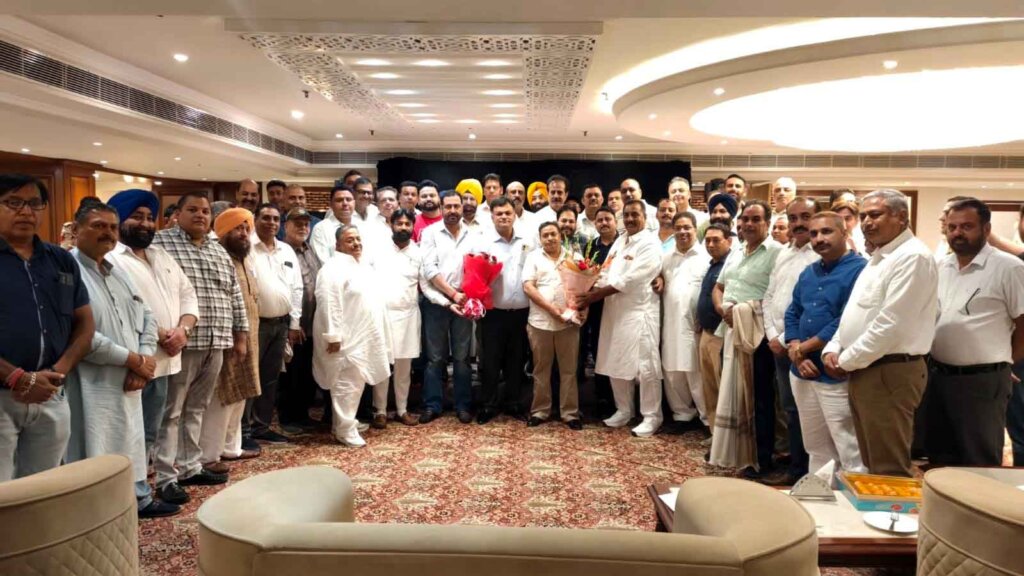 Jalandhar Fruit Mandi Association Formation : जालंधर फ्रूट मंडी एसोसिएशन का गठन: वैभव सचदेवा बने प्रधान, यशपाल बिट्टा चेयरमैन और सुखविंदर सिंह भोलू महासचिव