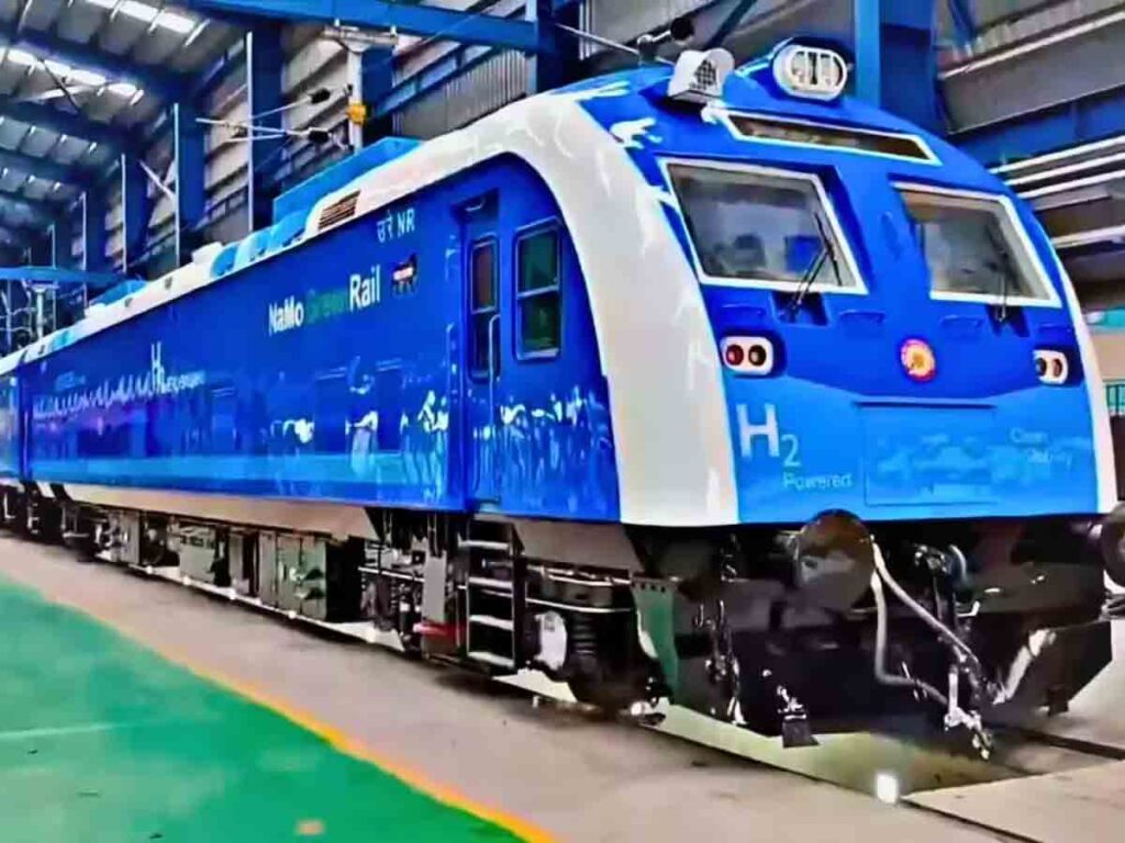 India First Hydrogen Train Launch : भारत की पहली हाइड्रोजन ट्रेन, 17 जुलाई को PM मोदी दिखाएंगे हरी झंडी India First Hydrogen Train Launch : भारत की पहली हाइड्रोजन ट्रेन, 17 जुलाई को PM मोदी दिखाएंगे हरी झंडी