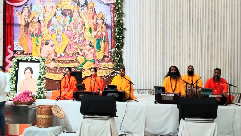 Kirya of Asha Dhir : श्रद्धांजलि सभा में आत्मा की अमरता का संदेश, स्वर्गीय श्रीमती आशा धीर को भावभीनी श्रद्धांजलि