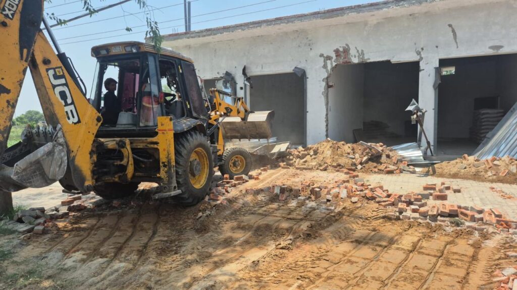 Jalandhar Illegal Colonies : जालंधर में अवैध कॉलोनियों पर चला बुलडोजर, JDA ने 5 अनधिकृत कॉलोनियों पर की बड़ी कार्रवाई