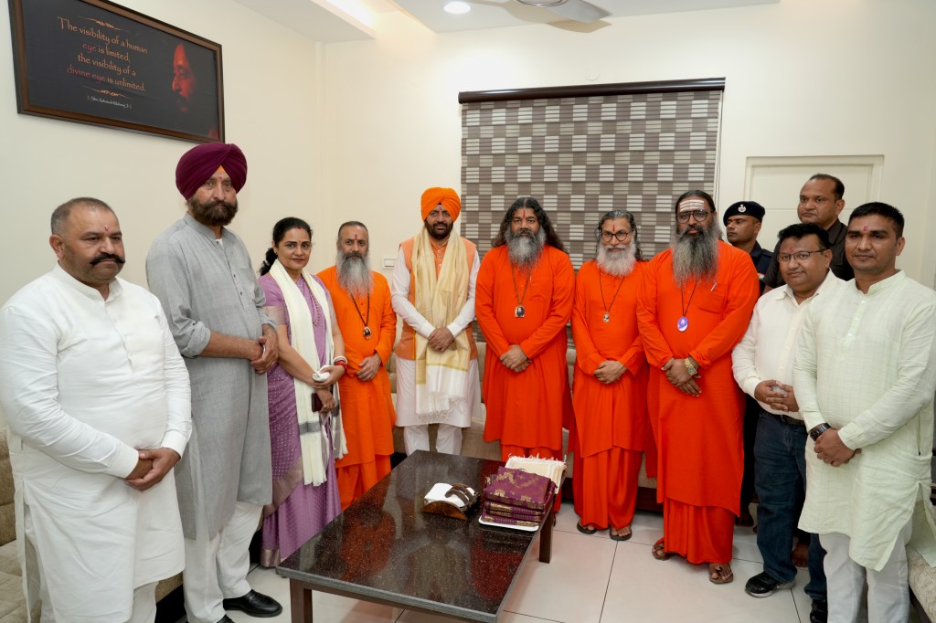 Haryana CM visit Divya Jyoti Jagrati Sansthan : हरियाणा के मुख्यमंत्री नायब सिंह सैनी ने दिव्य ज्योति जाग्रति संस्थान में प्राप्त किया आशीर्वाद Haryana CM visit Divya Jyoti Jagrati Sansthan : हरियाणा के मुख्यमंत्री नायब सिंह सैनी ने दिव्य ज्योति जाग्रति संस्थान में प्राप्त किया आशीर्वाद
