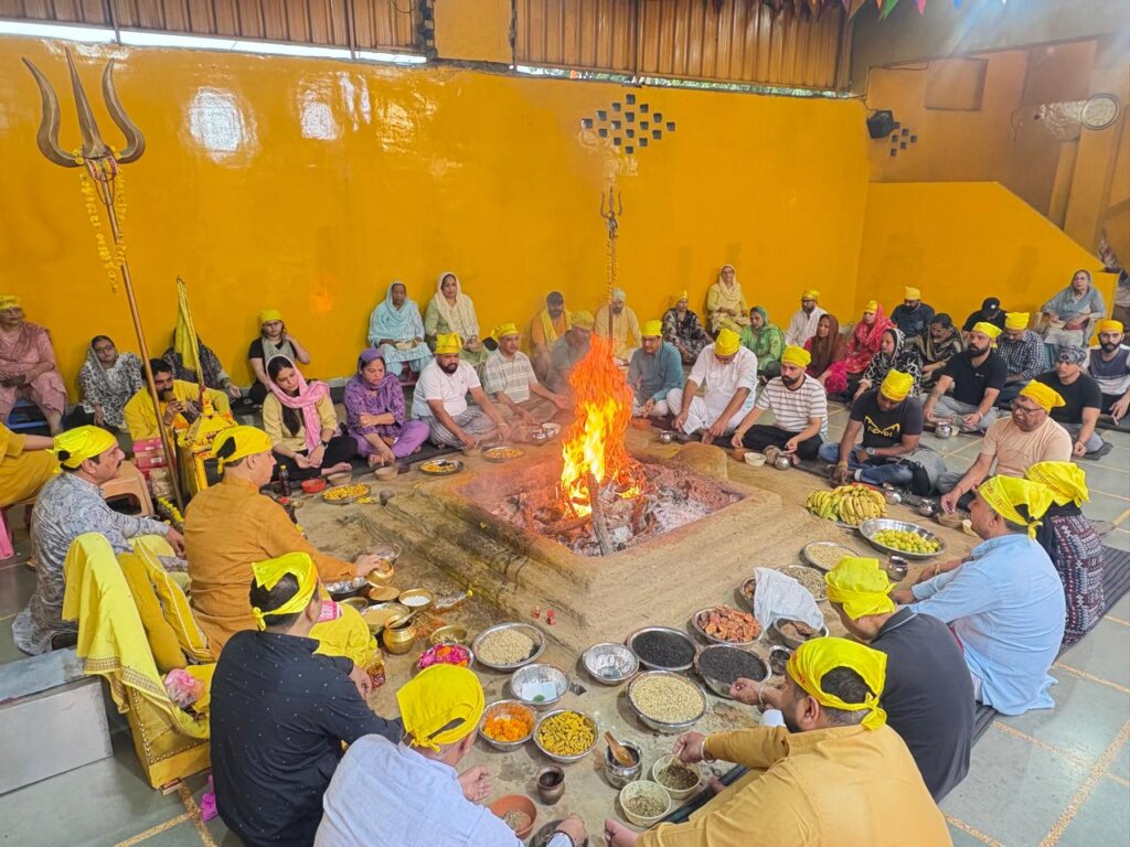 Maa Baglamukhi Dham Jalandhar : भक्ति की आँखें खुलते ही हर कण में दिखते हैं भगवान-नवजीत भारद्वाज
