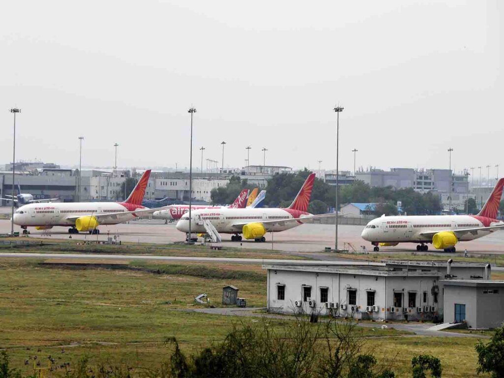Air India Phuket Delhi Flight Turbulence : दिल्ली लैंडिंग से पहले एयर इंडिया की फ्लाइट में जोरदार टर्बुलेंस, 300 फीट नीचे आया विमान; 12 लोग घायल Air India Phuket Delhi Flight Turbulence : दिल्ली लैंडिंग से पहले एयर इंडिया की फ्लाइट में जोरदार टर्बुलेंस, 300 फीट नीचे आया विमान; 12 लोग घायल