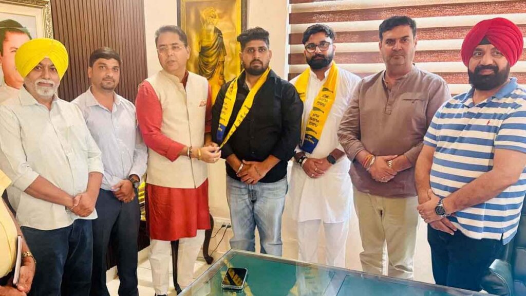Anshuman Kalia Joins AAP : कांग्रेस को बड़ा झटका! बावा हैनरी के करीबी AAP में शामिल Anshuman Kalia Joins AAP : कांग्रेस को बड़ा झटका! बावा हैनरी के करीबी AAP में शामिल