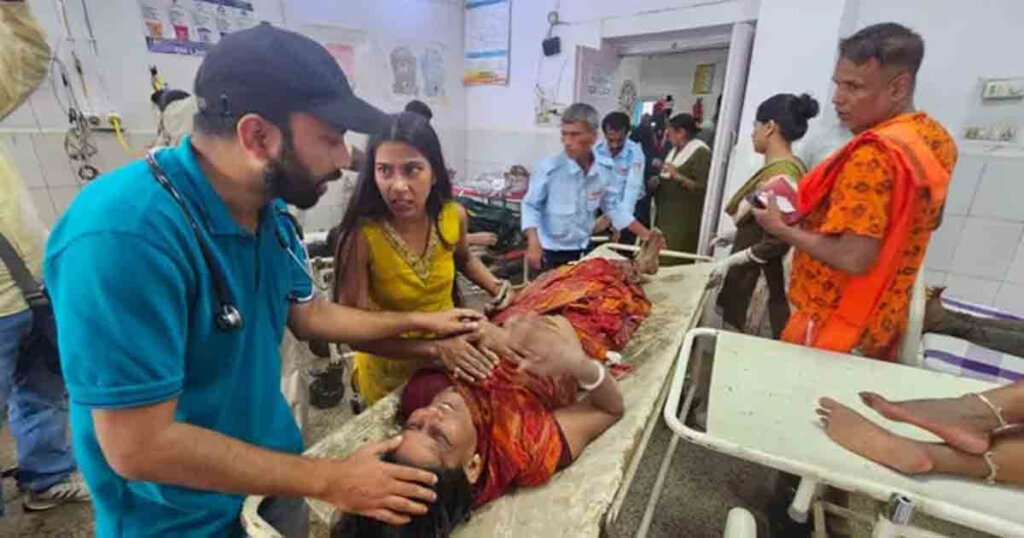 Ashokdham Temple Accident : सावन की सोमवारी पर बड़ा हादसा: अशोकधाम मंदिर मार्ग पर भगदड़, 7 महिलाओं की मौत Ashokdham Temple Accident : सावन की सोमवारी पर बड़ा हादसा: अशोकधाम मंदिर मार्ग पर भगदड़, 7 महिलाओं की मौत