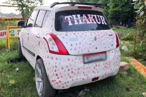Gwalior Kiss Car Viral Video : गर्लफ्रेंड के 3400 Kiss पड़े भारी! ‘लव कार’ लेकर निकला युवक, ट्रैफिक पुलिस ने काट दिया चालान, देखें वीडियो Gwalior Kiss Car Viral Video : गर्लफ्रेंड के 3400 Kiss पड़े भारी! ‘लव कार’ लेकर निकला युवक, ट्रैफिक पुलिस ने काट दिया चालान, देखें वीडियो