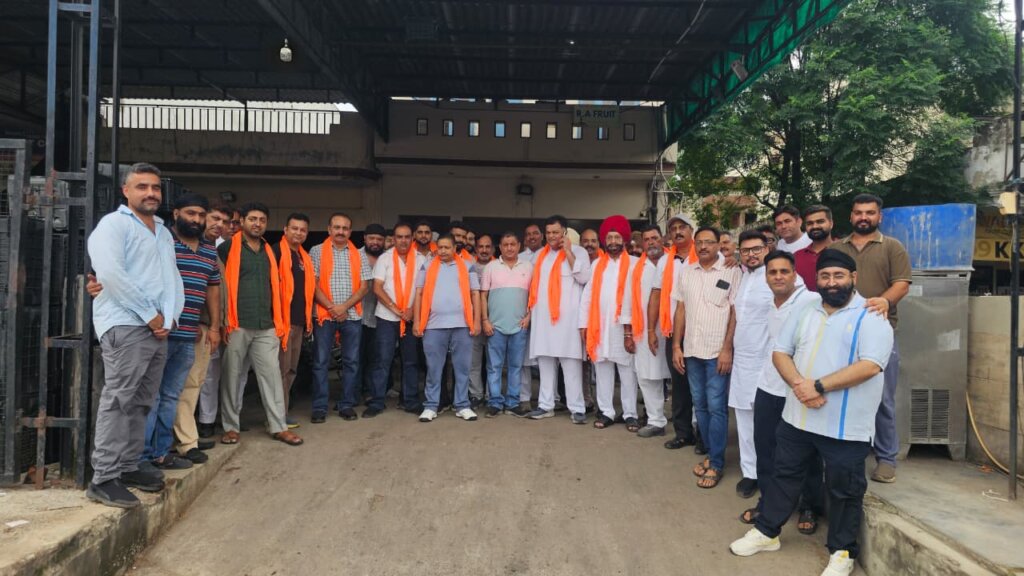 Jalandhar Fruit Mandi Arhti Association: मकसूदां फ्रूट मंडी आढ़ती एसोसिएशन का कार्यकारिणी विस्तार, प्रधान वैभव सचदेवा ने दी व्यापारियों को अलग-अलग महत्वपूर्ण जिम्मेदारियां Jalandhar Fruit Mandi Arhti Association: मकसूदां फ्रूट मंडी आढ़ती एसोसिएशन का कार्यकारिणी विस्तार, प्रधान वैभव सचदेवा ने दी व्यापारियों को अलग-अलग महत्वपूर्ण जिम्मेदारियां