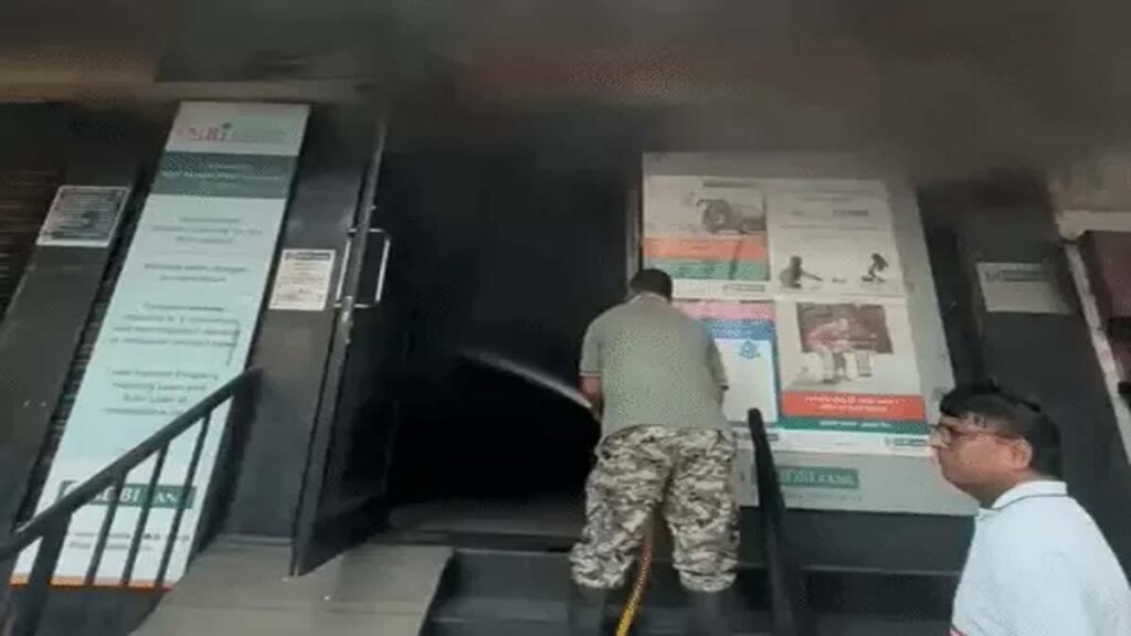 Kapurthala IDBI Bank Fire Incident : IDBI बैंक शाखा में भीषण आग, लाखों का हुआ नुकसान