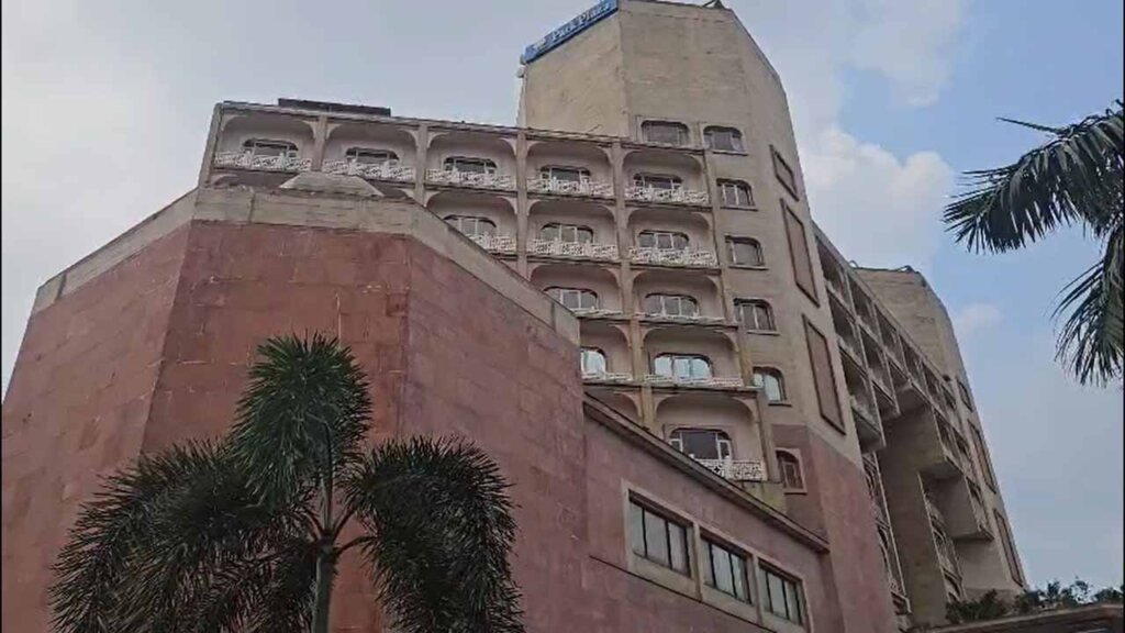 Ludhiana Hotel Park Plaza Raid : लुधियाना के फाइव स्टार होटल पर Raid, सैलून और कमरे भी किए सील