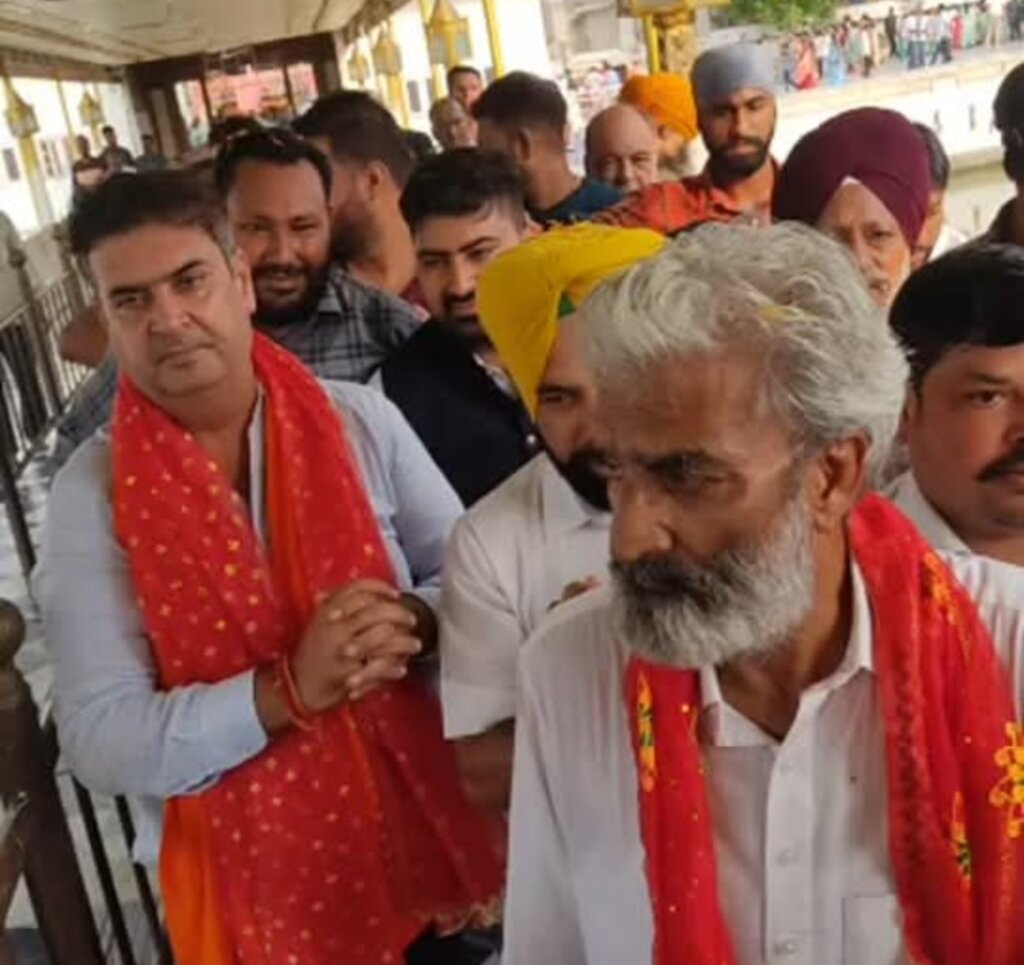 Jalandhar North Shukrana Yatra Stone Pelting: जालंधर नॉर्थ में मेयर वनीत धीर की शुक्राना यात्रा के दौरान हंगामा, श्री देवी तालाब मंदिर में पथराव से मची अफरा-तफरी