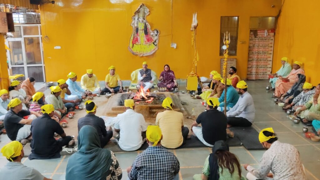 Maa Baglamukhi Dham Jalandhar : नथनी दीनी यार ने तो चिंतन बारम्बर… संत कबीरदास जी के दोहे से नवजीत भारद्वाज ने समझाया कृतज्ञता का वास्तविक अर्थ