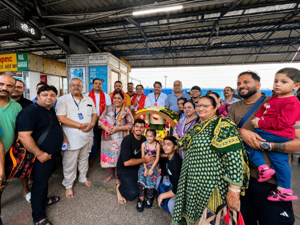 Sai Seva Milan Sangh 15th Annual Shirdi Pilgrimage : साईं भक्ति और श्रद्धा का संदेश लेकर शिरडी रवाना हुई साईं सेवा मिलन संघ की 15वीं वार्षिक यात्रा
