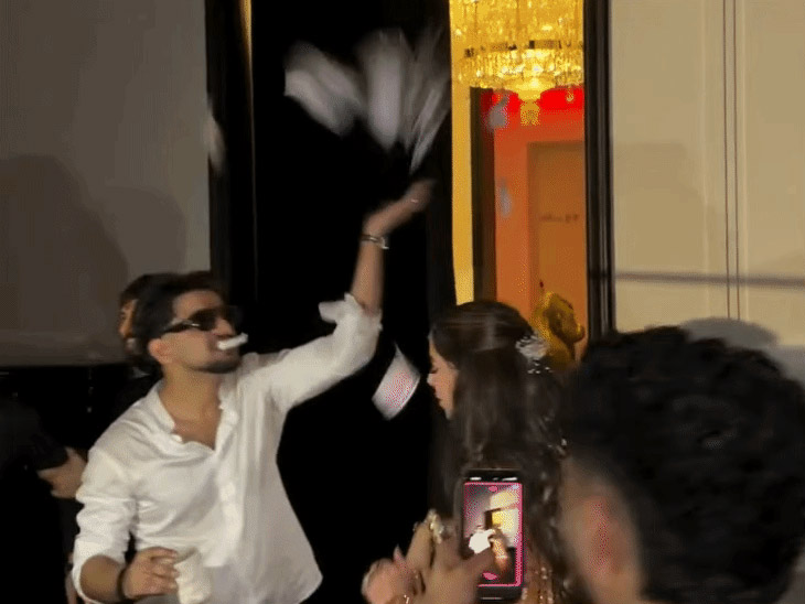 Jass Manak Engagement Viral Video : पंजाबी सिंगर Jass Manak की इंगेजमेंट का VIDEO वायरल, मंगेतर पर उड़ाए नोट; ‘लहंगा’ गाने पर किया रोमांटिक डांस! Jass Manak Engagement Viral Video : पंजाबी सिंगर Jass Manak की इंगेजमेंट का VIDEO वायरल, मंगेतर पर उड़ाए नोट; ‘लहंगा’ गाने पर किया रोमांटिक डांस!