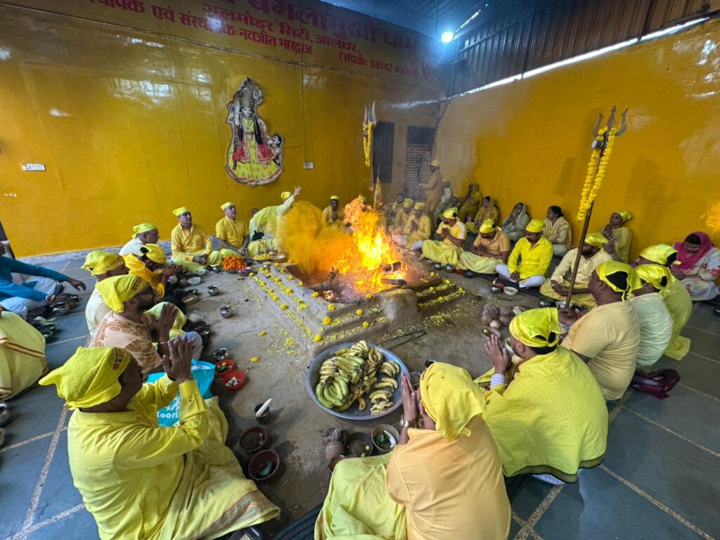 Maa Baglamukhi Dham Jalandhar : प्रभु से सुख नहीं, प्रभु का साथ मांगिए-नवजीत भारद्वाज Maa Baglamukhi Dham Jalandhar : प्रभु से सुख नहीं, प्रभु का साथ मांगिए-नवजीत भारद्वाज