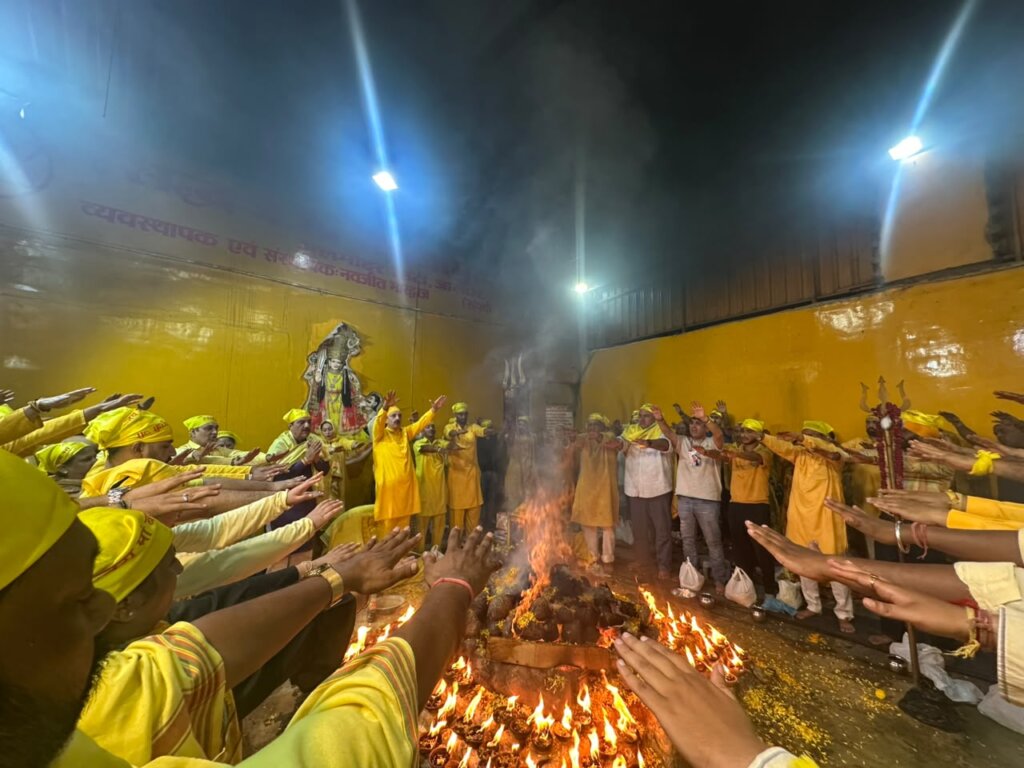 Maa Baglamukhi Dham Jalandhar : घूंघट संसार का है, पर्दा हमारे मन का है, परमात्मा तो हर पल हमारे भीतर है-नवजीत भारद्वाज Maa Baglamukhi Dham Jalandhar : घूंघट संसार का है, पर्दा हमारे मन का है, परमात्मा तो हर पल हमारे भीतर है-नवजीत भारद्वाज