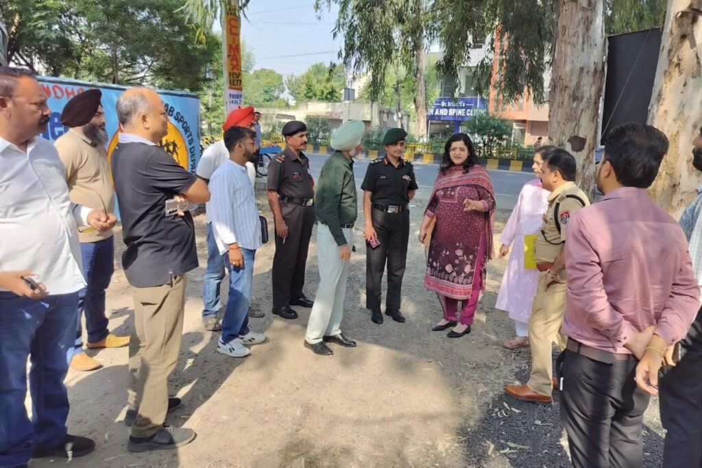 Special Camp at Polling Booths : जालंधर में 25 अक्टूबर को सभी पोलिंग बूथों पर लगेंगे विशेष कैंप, वोटर लिस्ट में नाम नहीं है तो जरूर करें यह काम