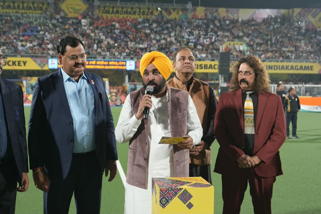 Asian Hockey Champions Trophy : पंजाब में पहली बार एशियन हॉकी चैंपियंस ट्रॉफी का आगाज, CM भगवंत मान बोले- 2030 हॉकी विश्व कप की मेजबानी के लिए तैयार Asian Hockey Champions Trophy : पंजाब में पहली बार एशियन हॉकी चैंपियंस ट्रॉफी का आगाज, CM भगवंत मान बोले- 2030 हॉकी विश्व कप की मेजबानी के लिए तैयार