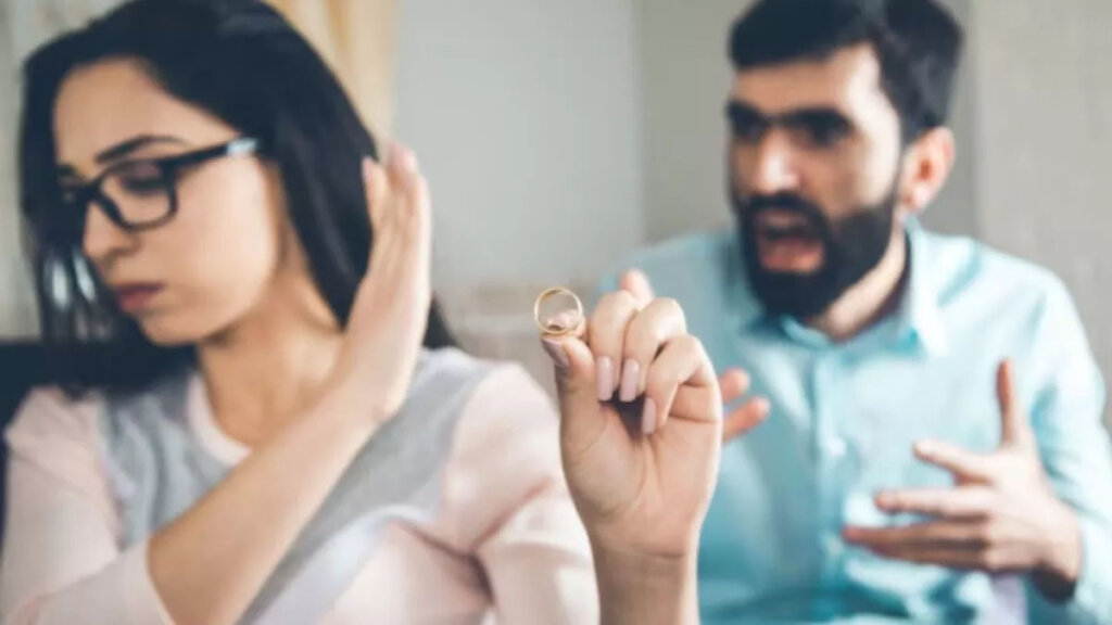 Women Avoiding Marriage : पति को परमेश्वर और शादी को सात जन्मों का बंधन मानने वाले भारत में आखिर क्यों शादी से दूरी बना रहीं लड़कियां?